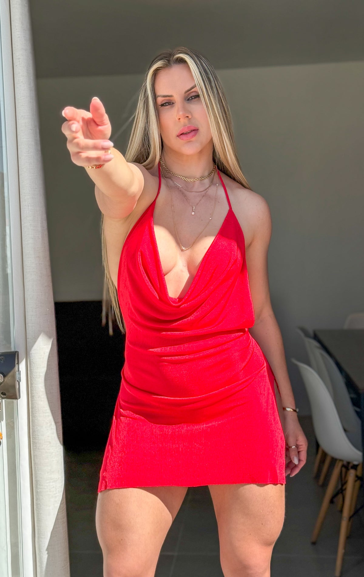 Vestido Vermelho Tentação Transparência Estratégica Efeito Hipnótico