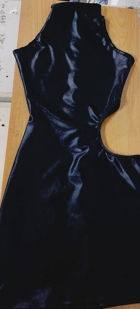 Vestido Preto Justo Com Recorte Lateral Noite Ropahrara 48